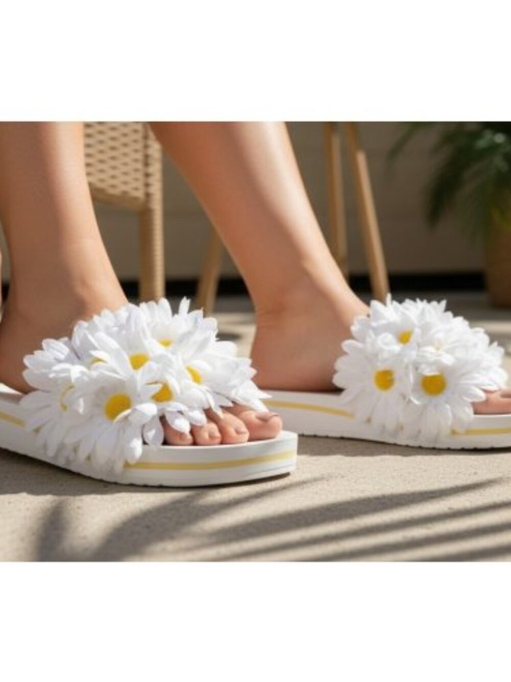 White 3D Daisies Slide Sandals Ladies Size 8